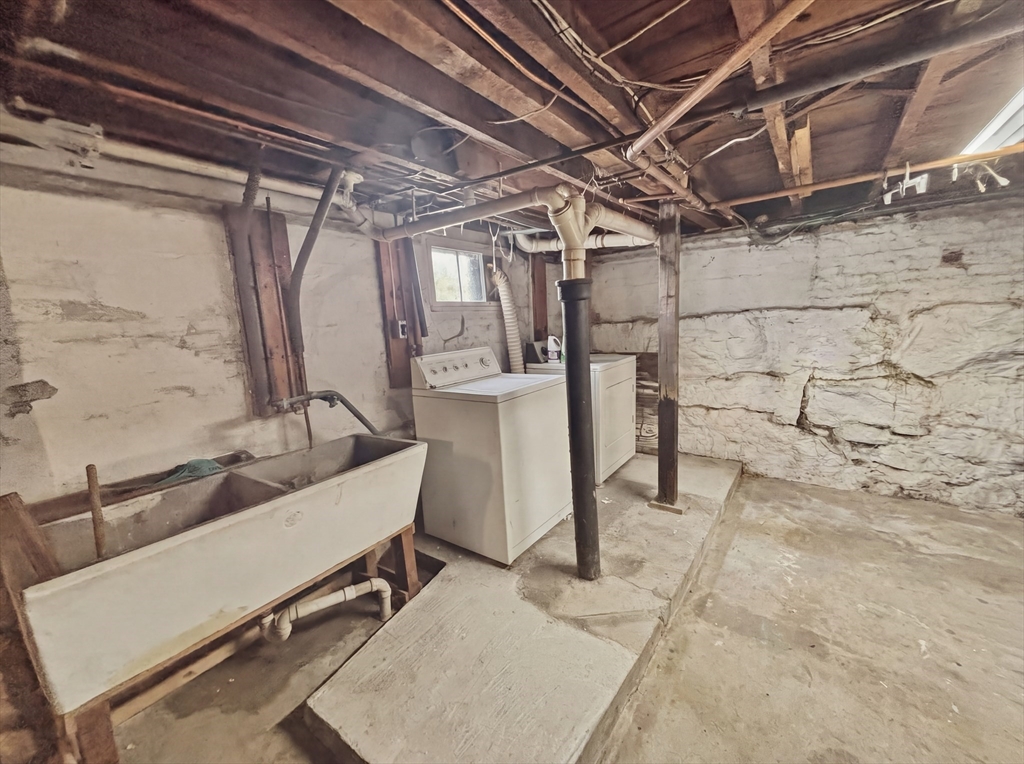 808 Grove St, Manchester, NH Photo #15