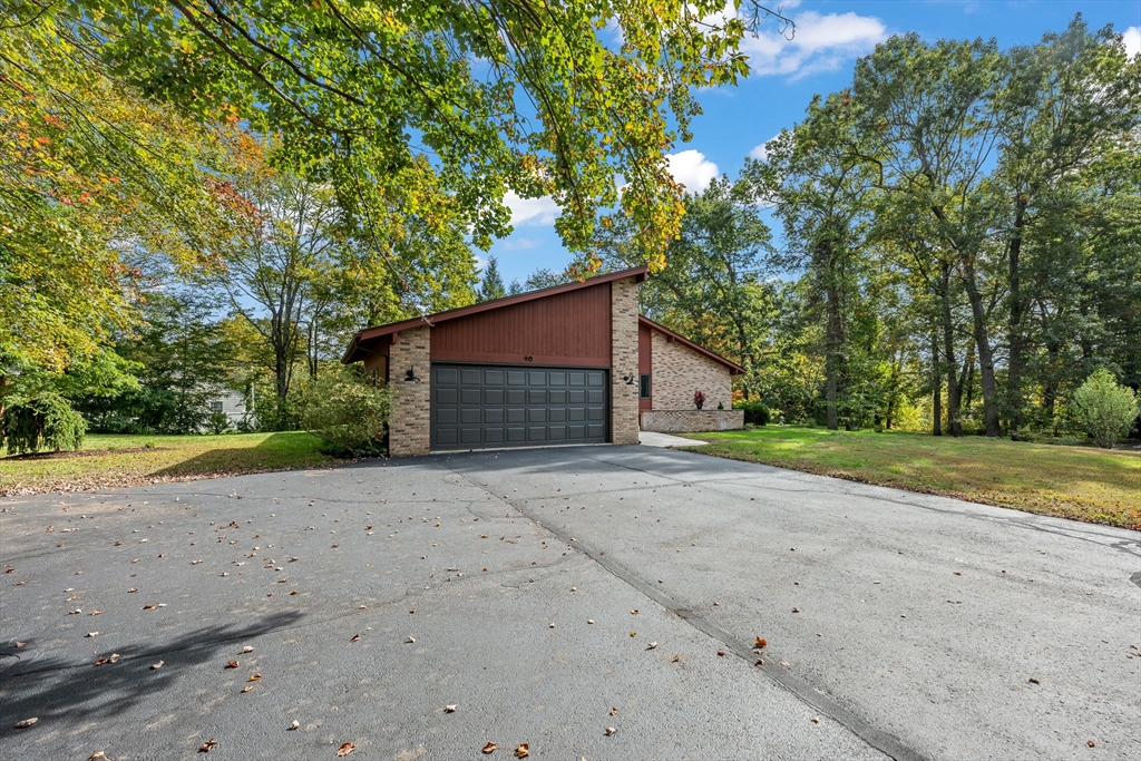 40 Heritage Ln