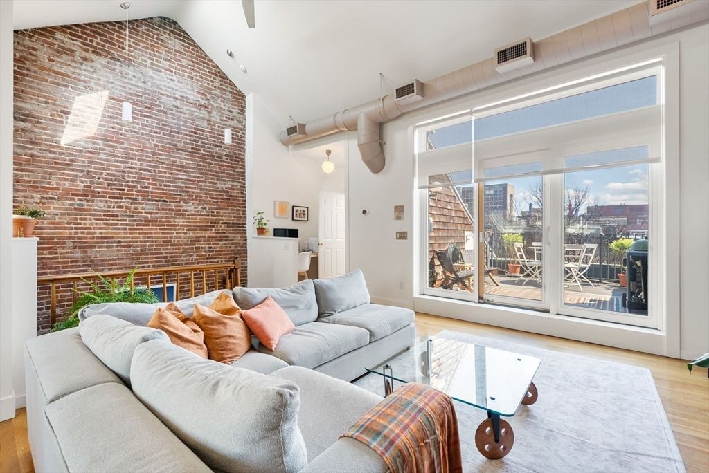 Photo of 1666 Washington St #3, Boston, MA 02118 (MLS # 73503032)