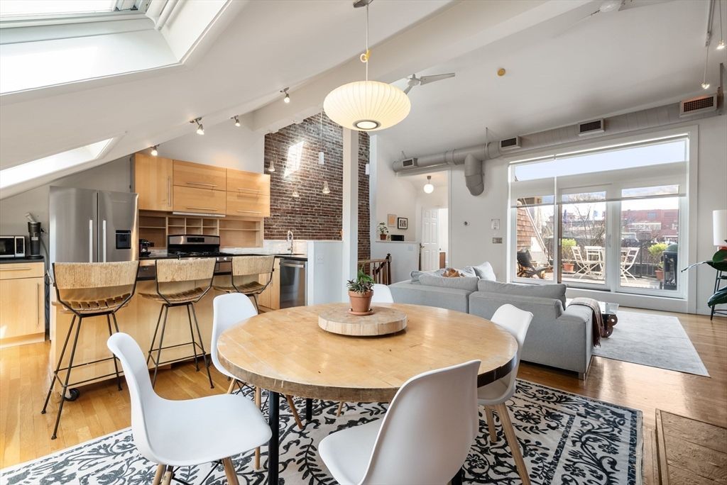 Photo of 1666 Washington St #3, Boston, MA 02118 (MLS # 73503032)