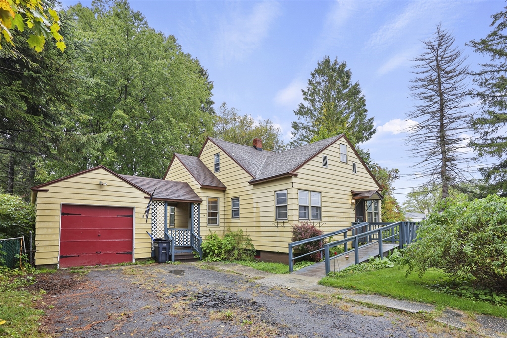 32 Mead Ave
