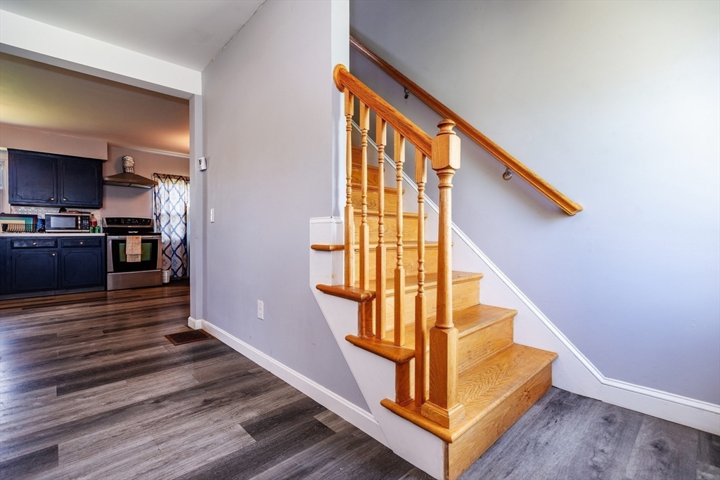 East Providence, Rhode Island 02914, United States, 4 Bedrooms Bedrooms, ,3 BathroomsBathrooms,Residential,Active,186679