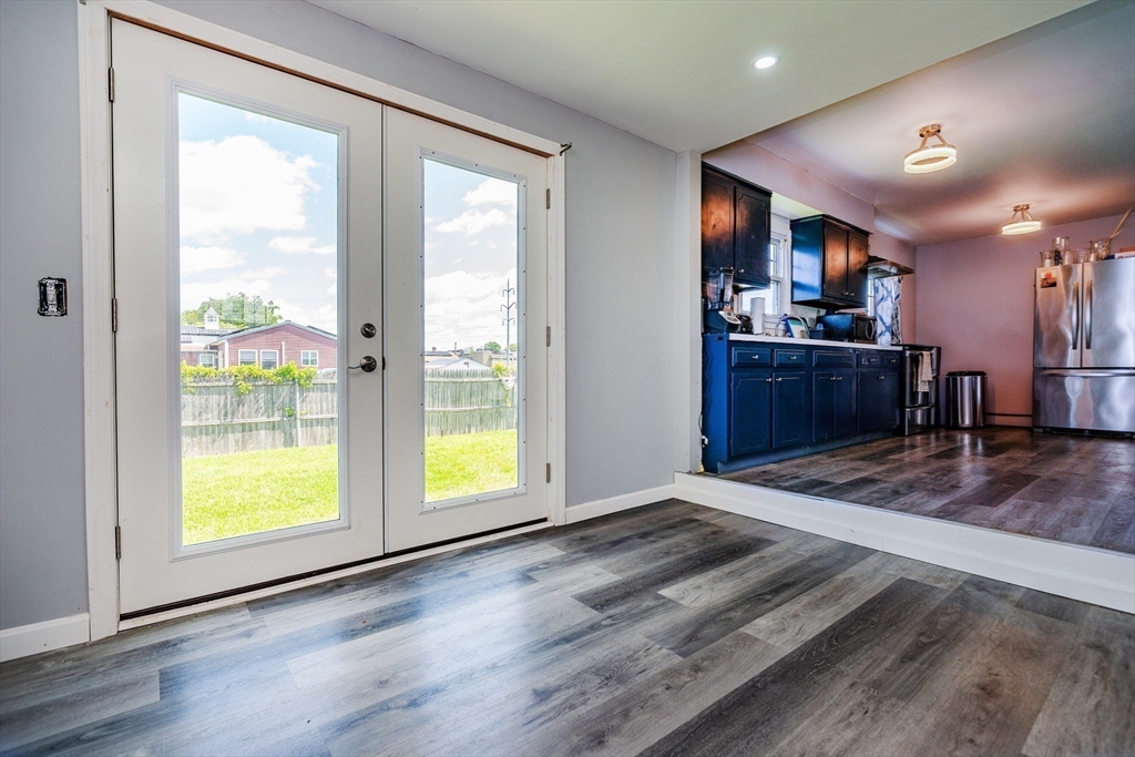 East Providence, Rhode Island 02914, United States, 4 Bedrooms Bedrooms, ,3 BathroomsBathrooms,Residential,Active,186679