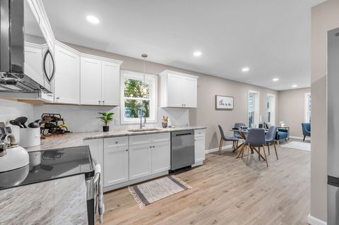 121-123 Putnam Cir 121 Springfield MA 01104