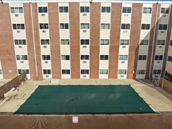 215 Winter St 4L