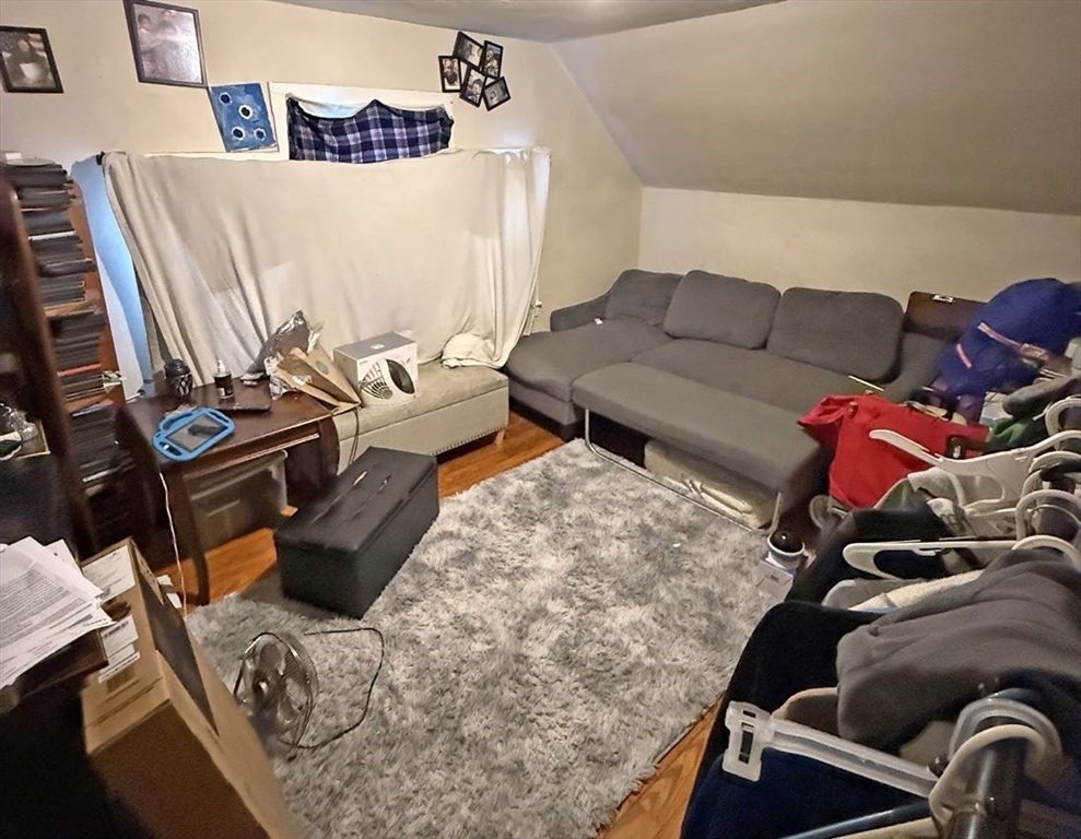 113-115 Laurel Ave