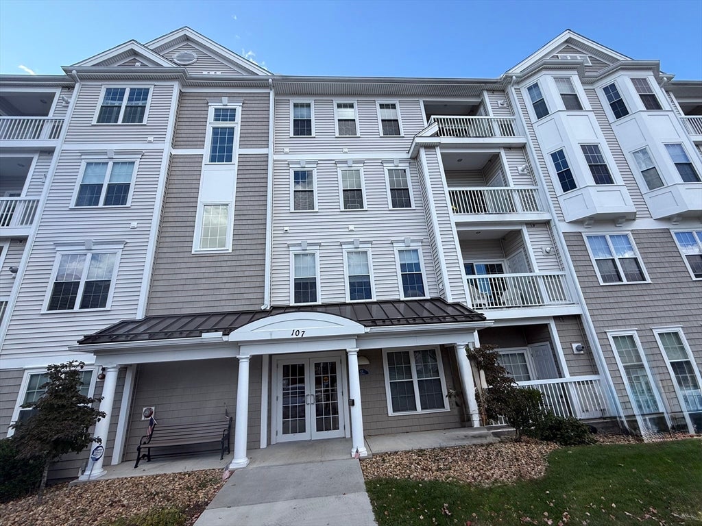 107 Clocktower Dr #207, Waltham, MA Photo #16