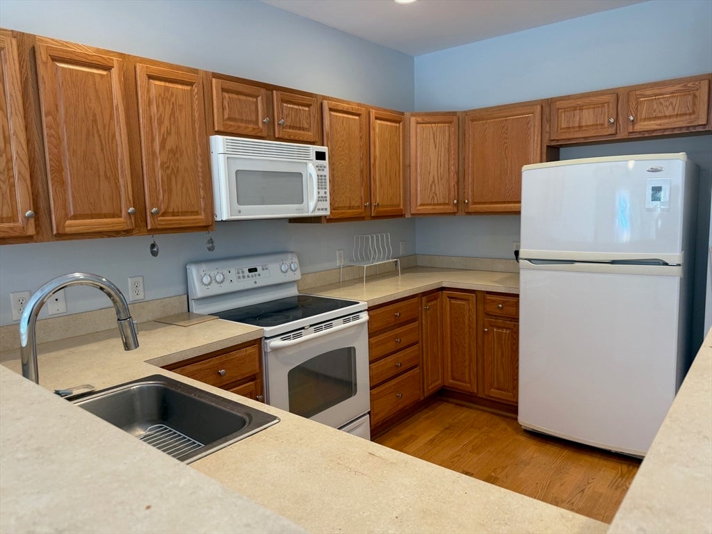 107 Clocktower Dr #207, Waltham, MA Photo #3