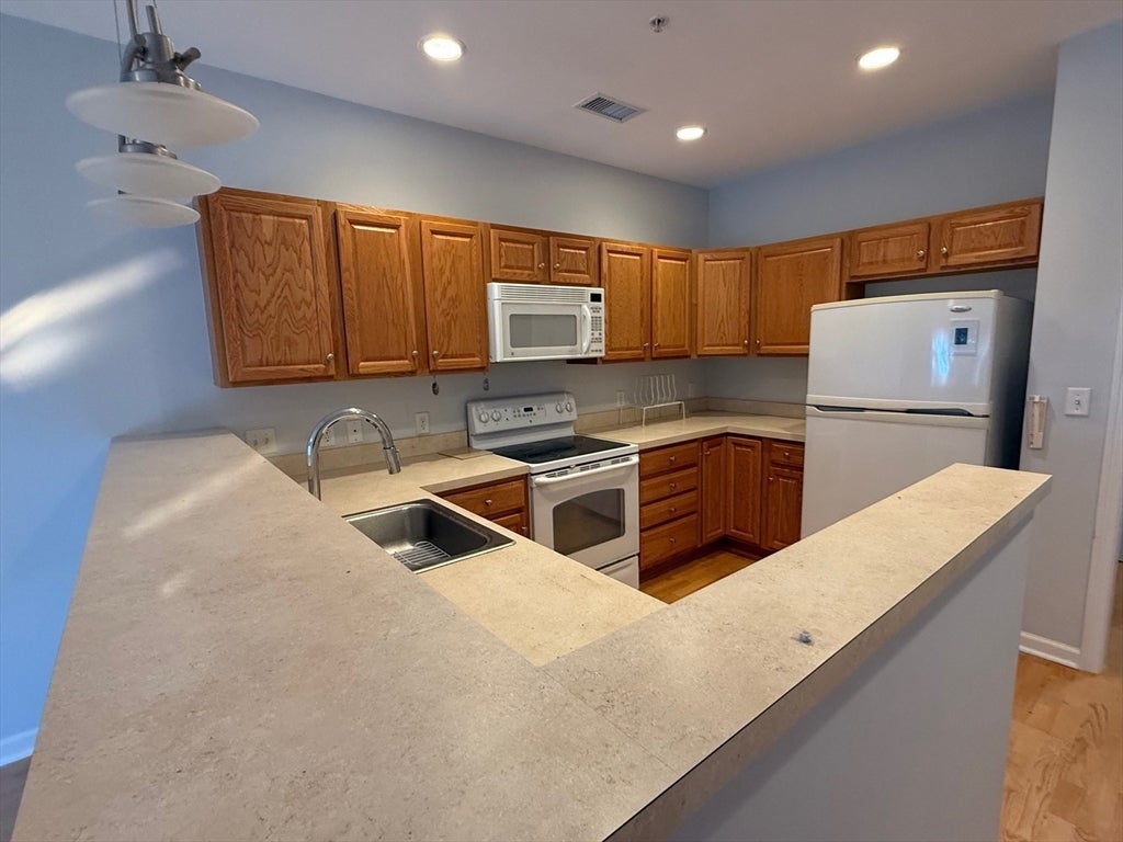 107 Clocktower Dr #207, Waltham, MA Photo #1