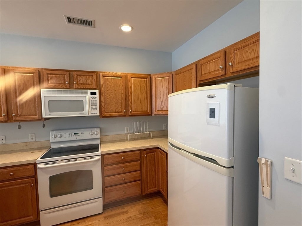 107 Clocktower Dr #207, Waltham, MA Photo #5