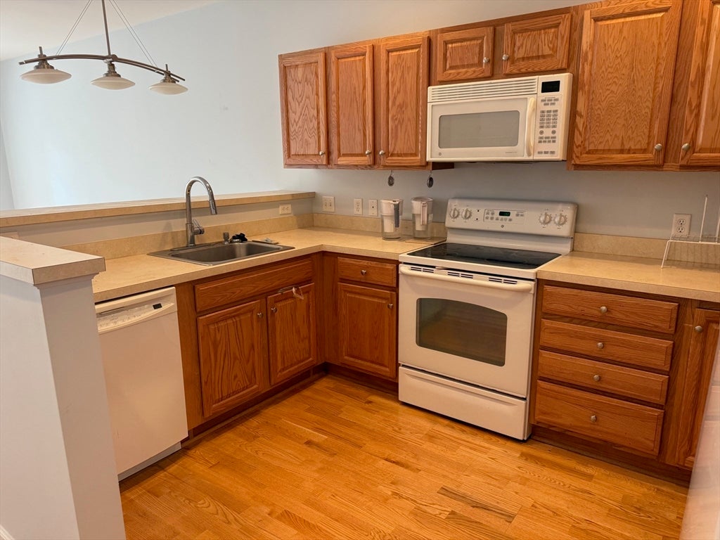 107 Clocktower Dr #207, Waltham, MA Photo #4