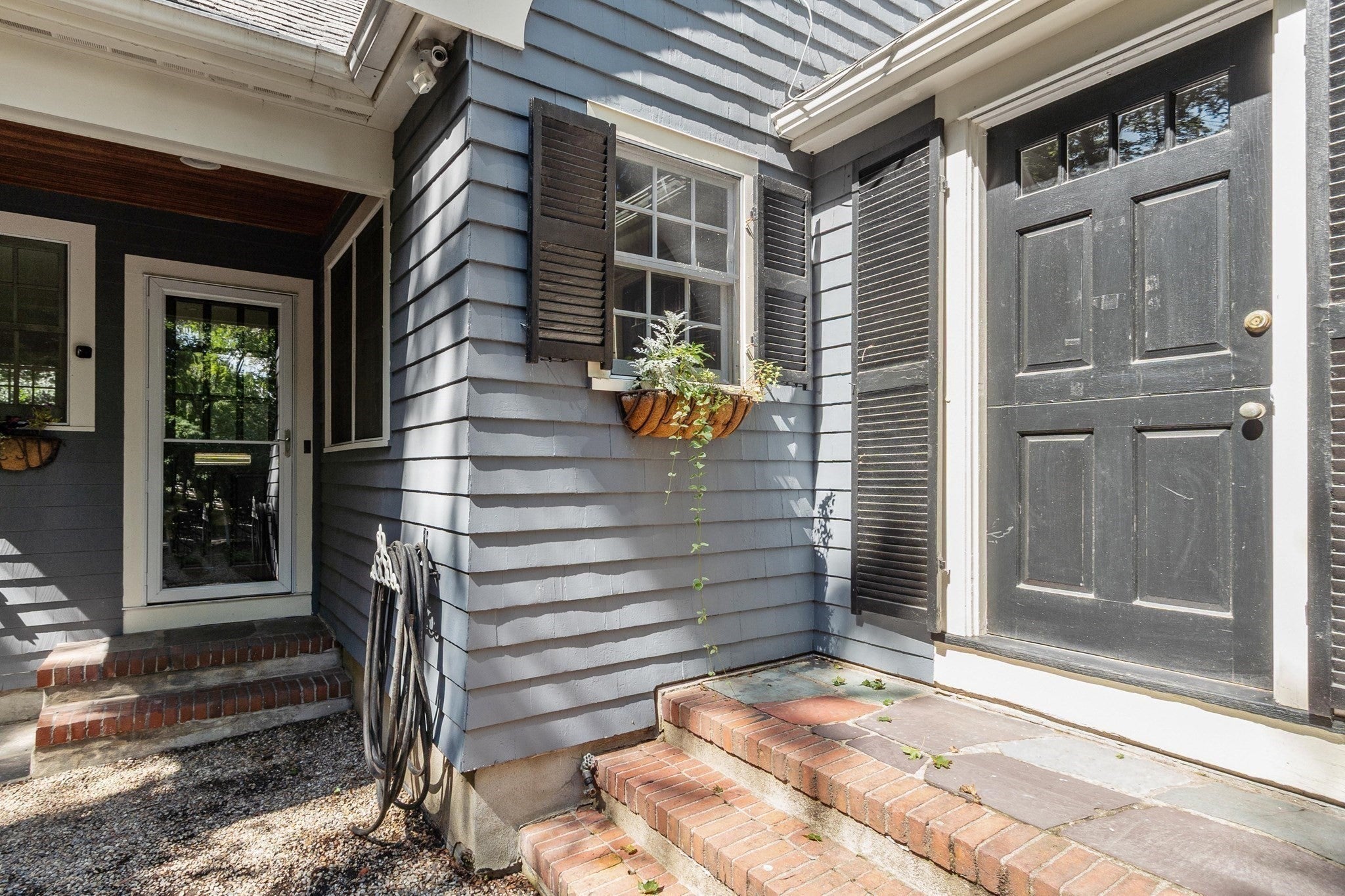 5 Tavern Ln