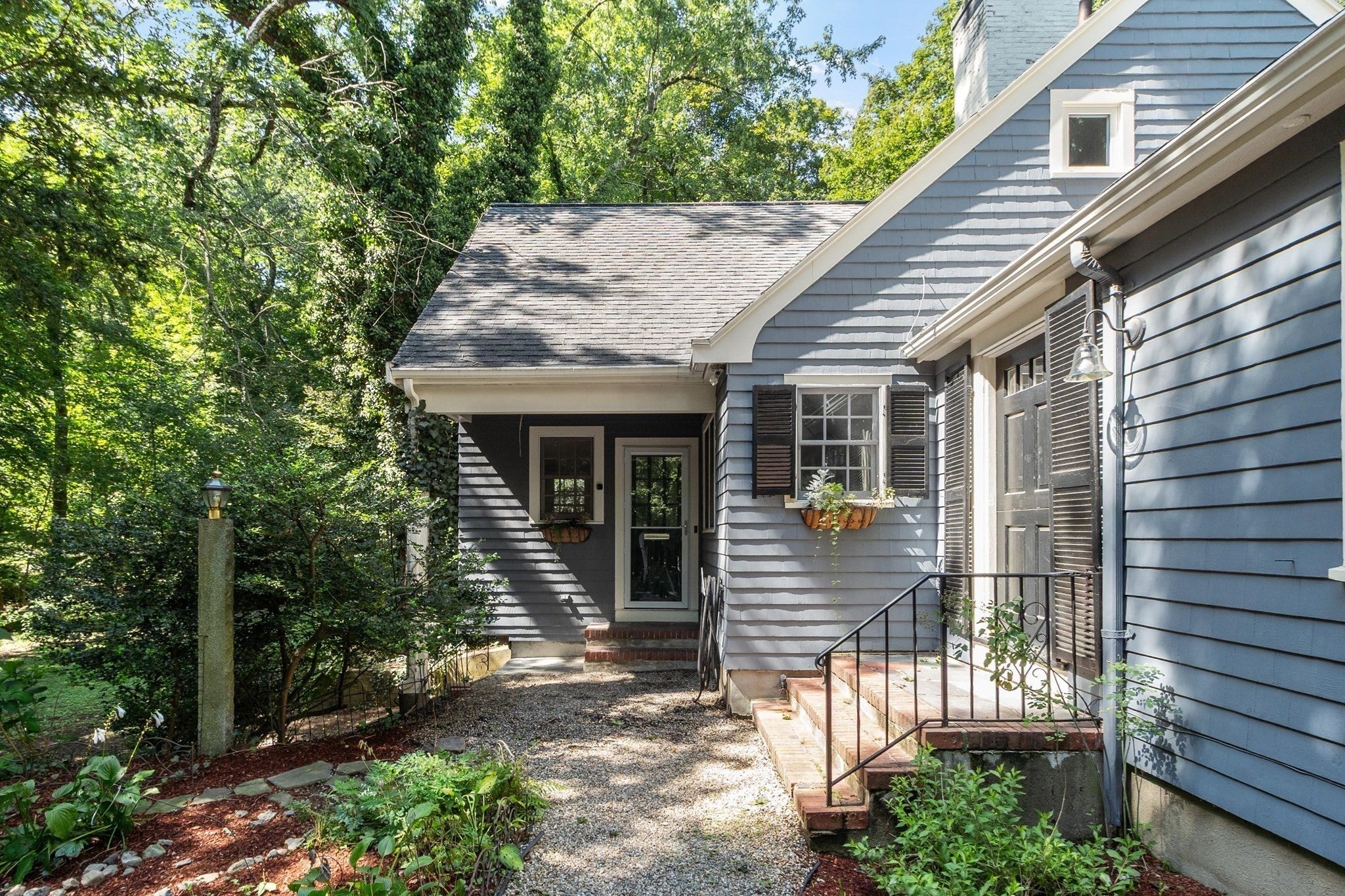 5 Tavern Ln