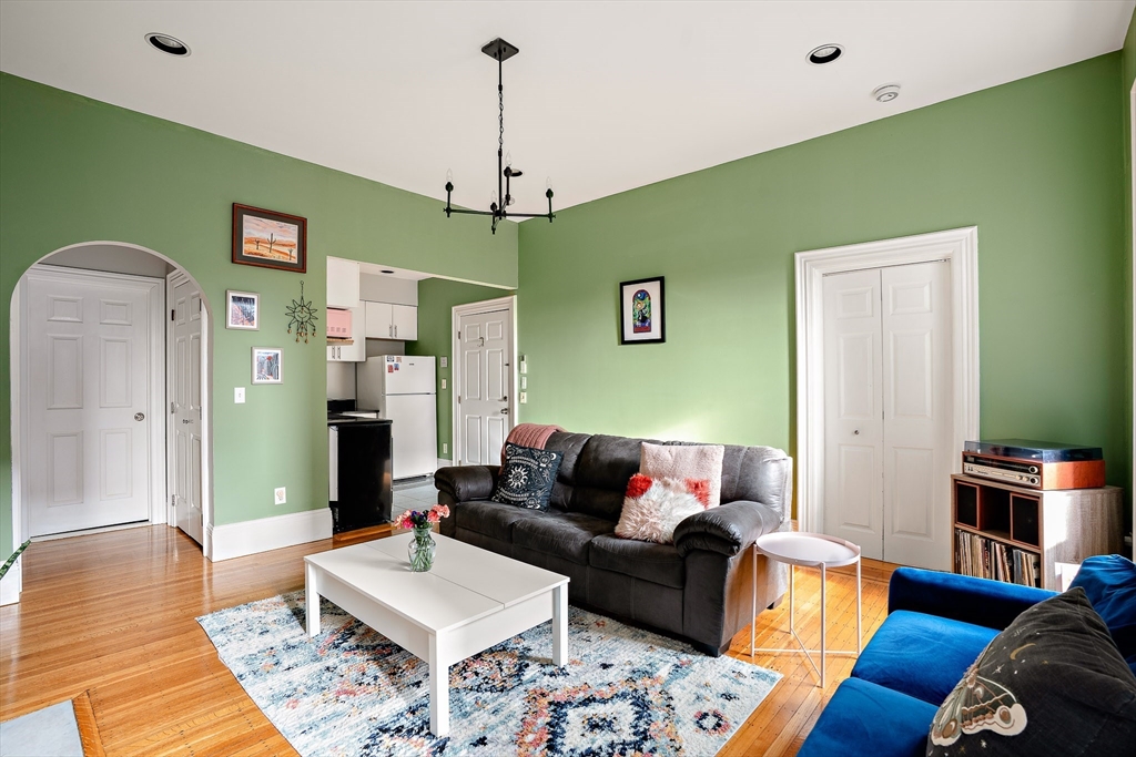 565 Massachusetts Ave. 4