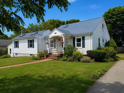 Photo of 43 Prospect ST, Falmouth, MA 02540 (MLS # 73534522)