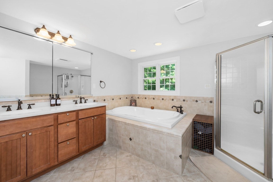 94 Holly Hill Cir, Weymouth, MA, 94 Holly Hill Cir, Weymouth, MA Photo #18