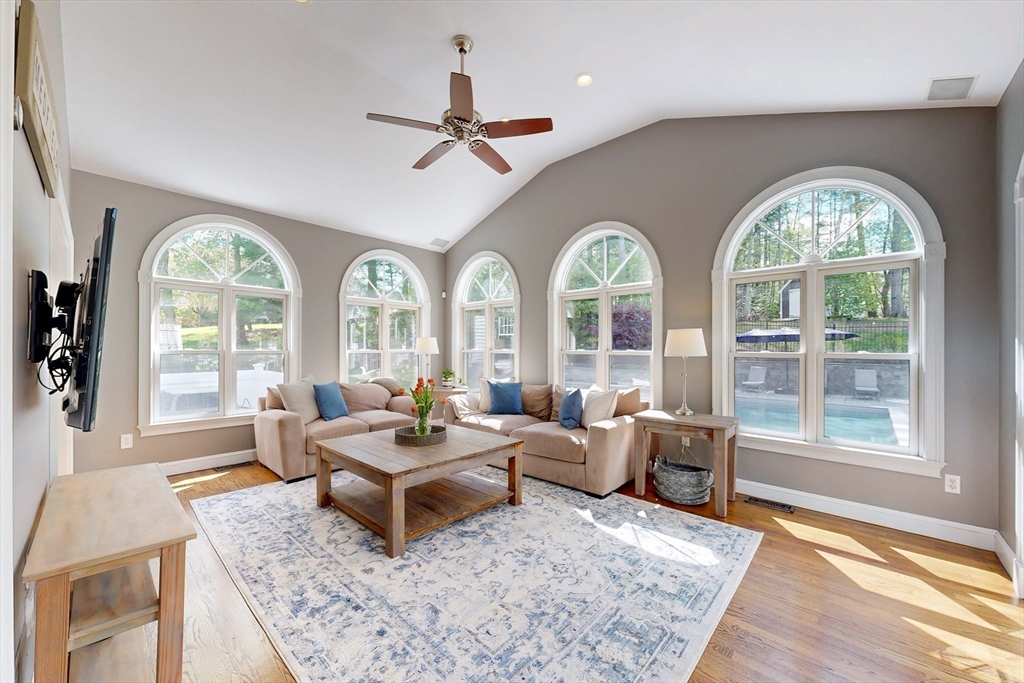15 Loeffler Ln, Medfield, MA Photo #8