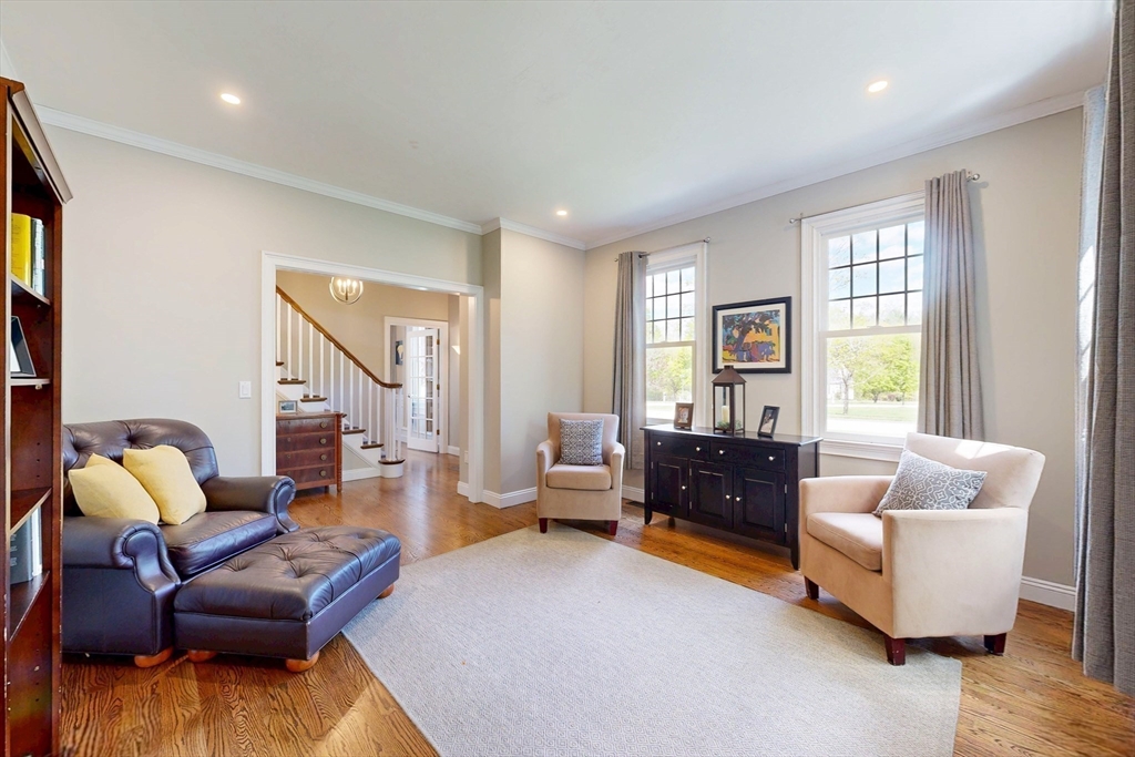 15 Loeffler Ln, Medfield, MA Photo #12