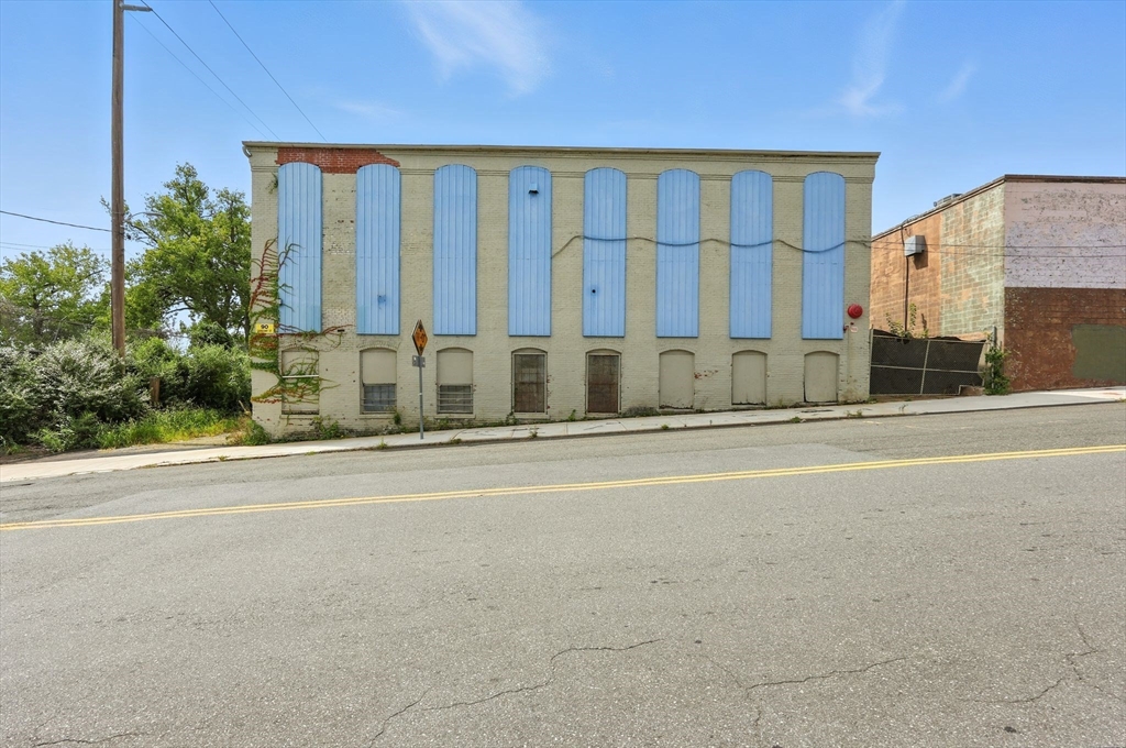 90 Sargeant St