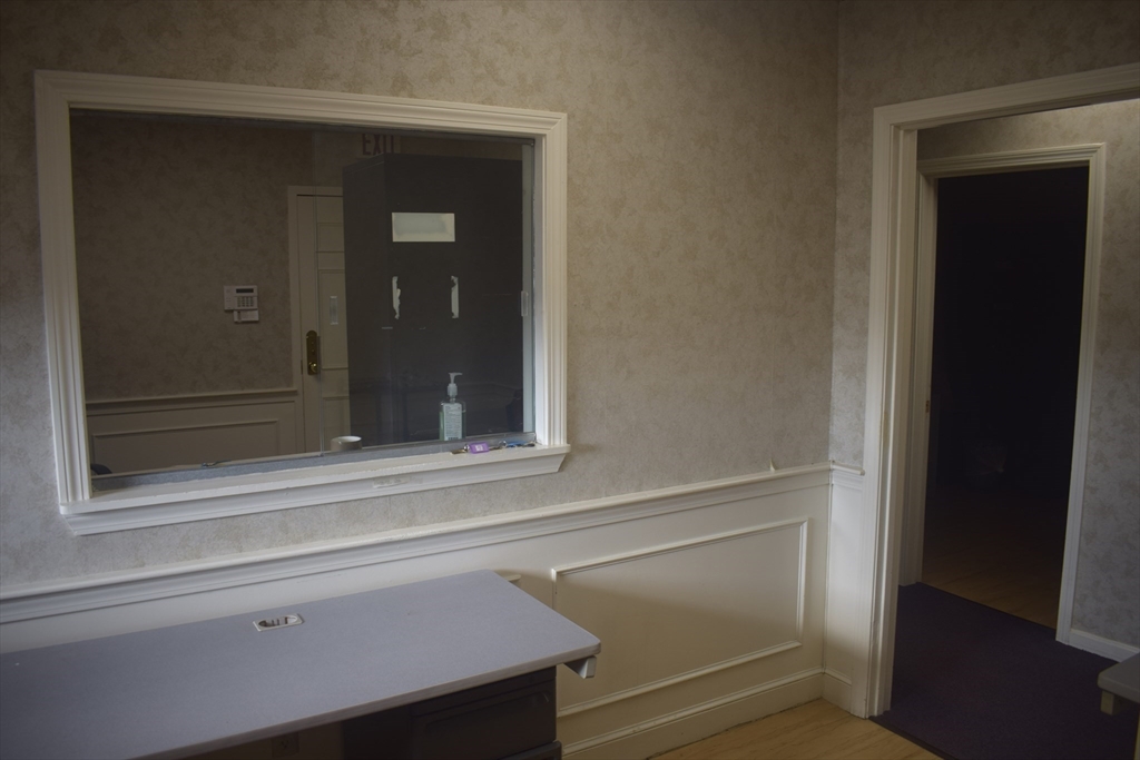 3 Baldwin Green Cmn 104