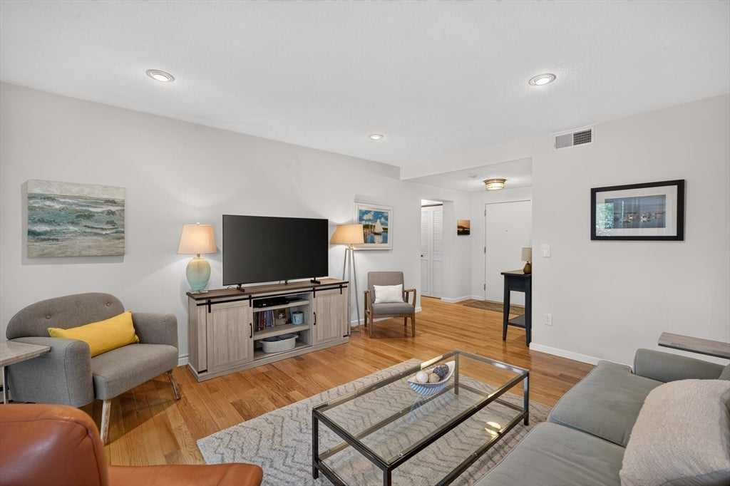 1 Belmont Rd APT 315, Harwich, MA, 1 Belmont Rd APT 315, Harwich, MA Photo #5