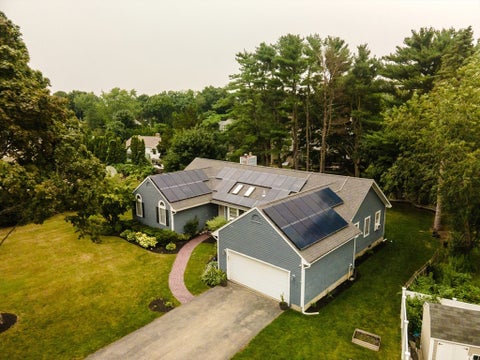 Photo of 3 Meadow Cir, Barrington, RI 02806 (MLS # 73551215)