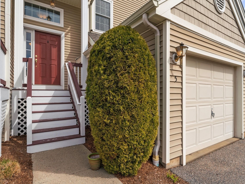 5 Robert Circle 6103
