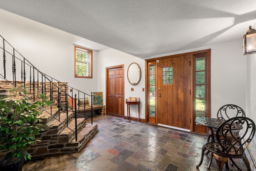 44 Mashapaug Rd