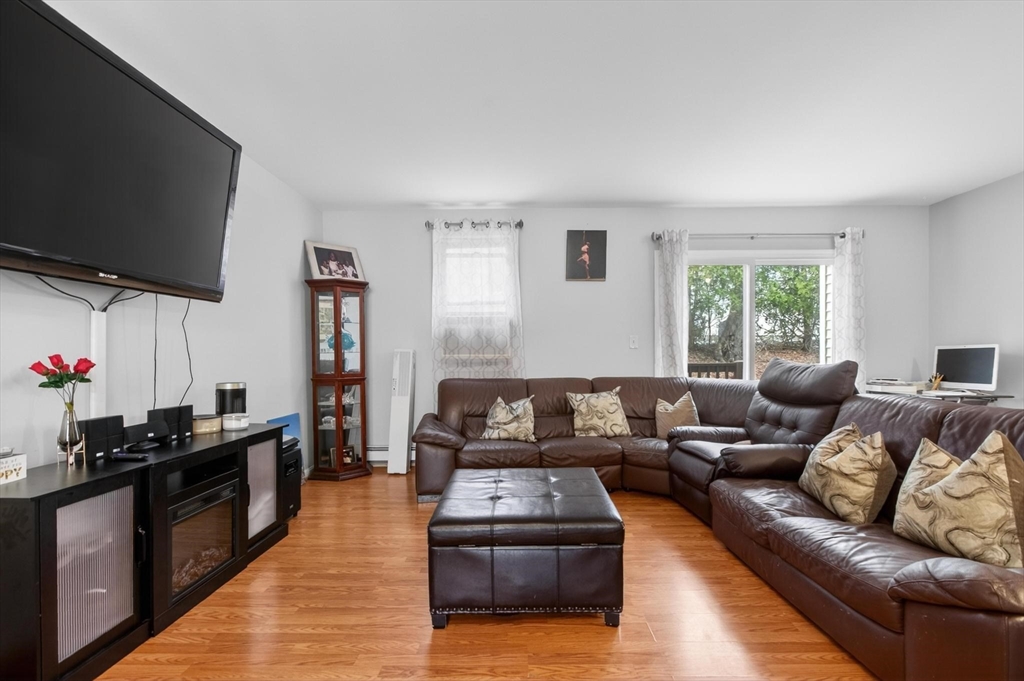 27 Towle Dr 27