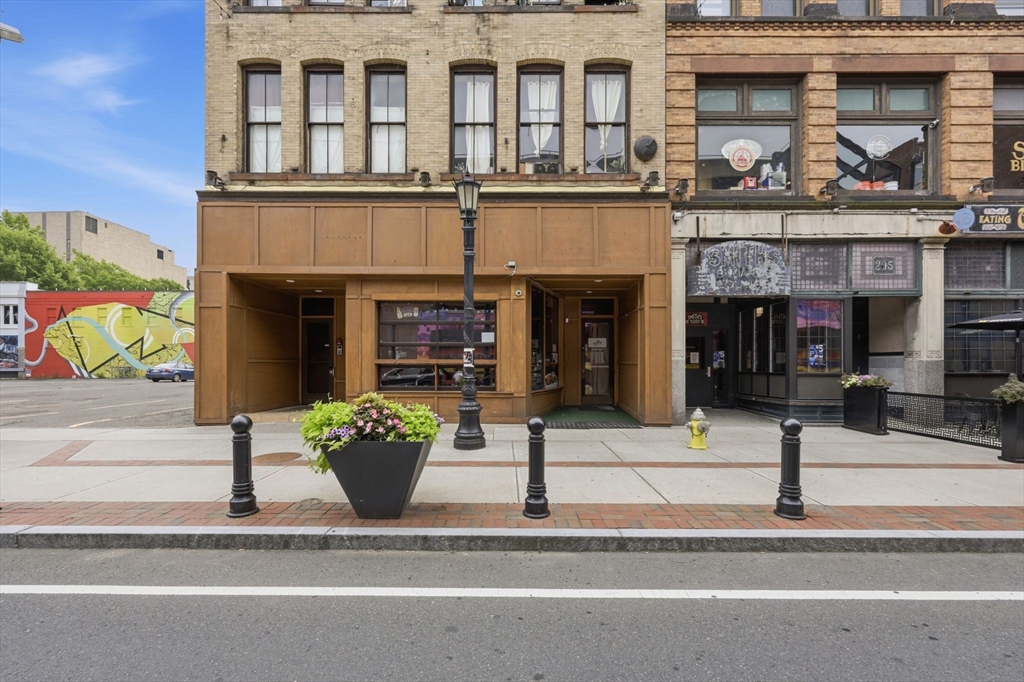 Photo 1 of 38 — 211-213 Worthington St, Springfield, MA 01103