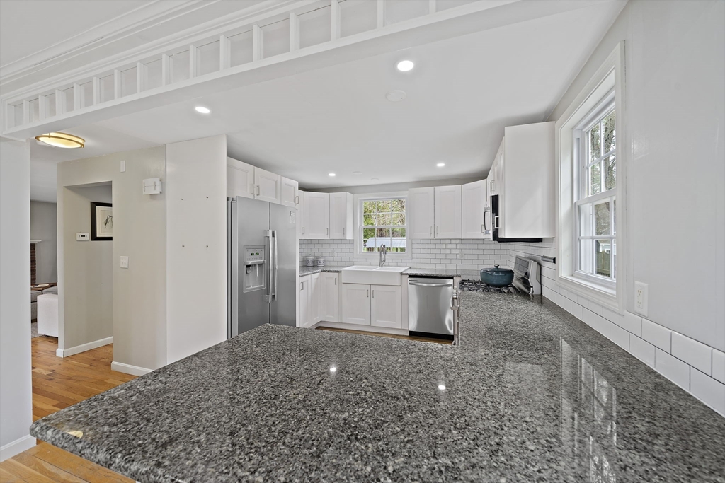 51 Meetinghouse Ln