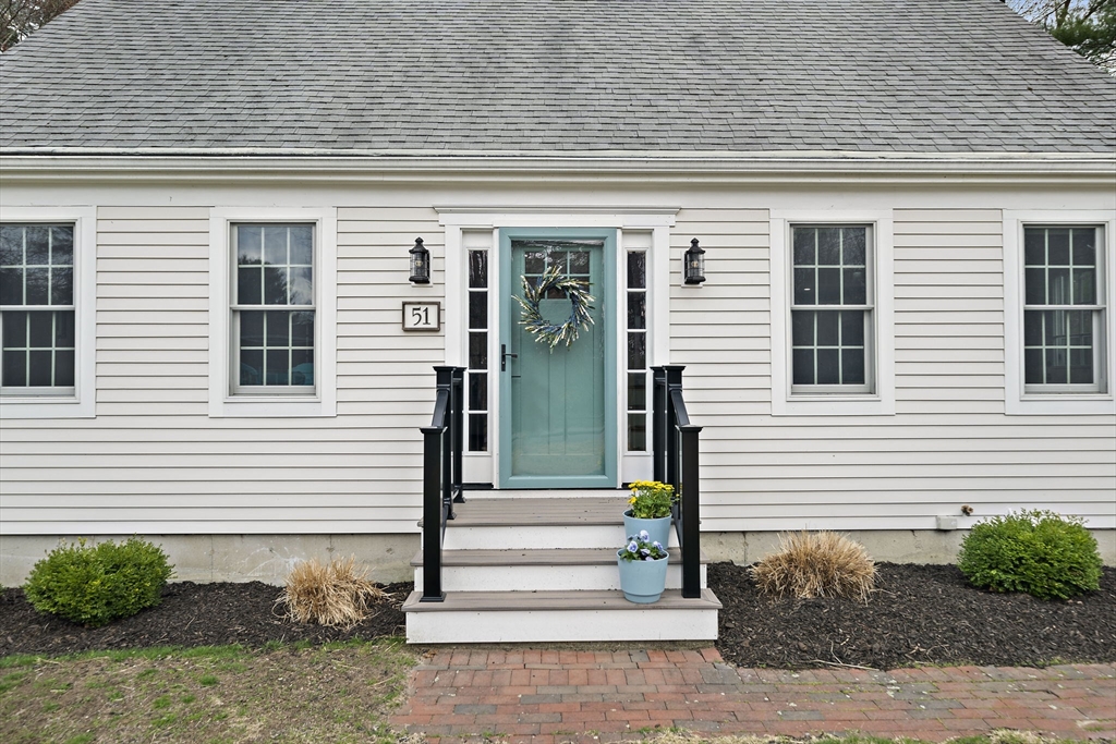 51 Meetinghouse Ln
