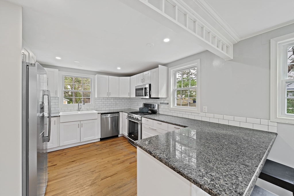 51 Meetinghouse Ln