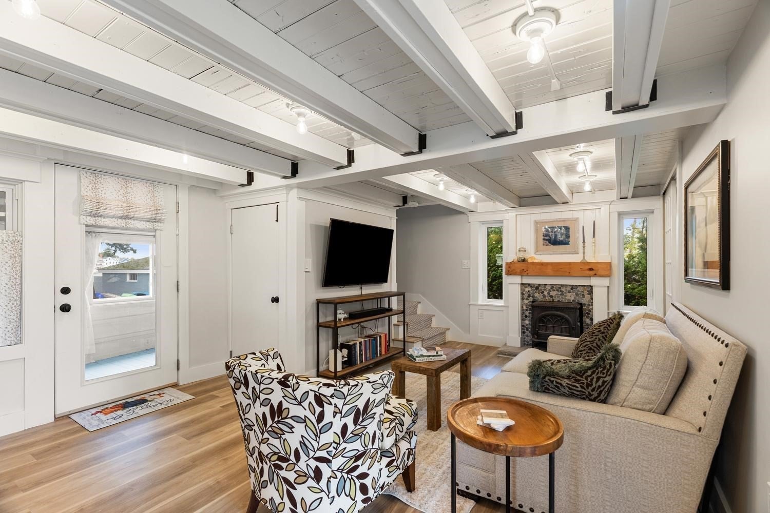 4 Tibbetts Ave, Danvers, MA Photo #12