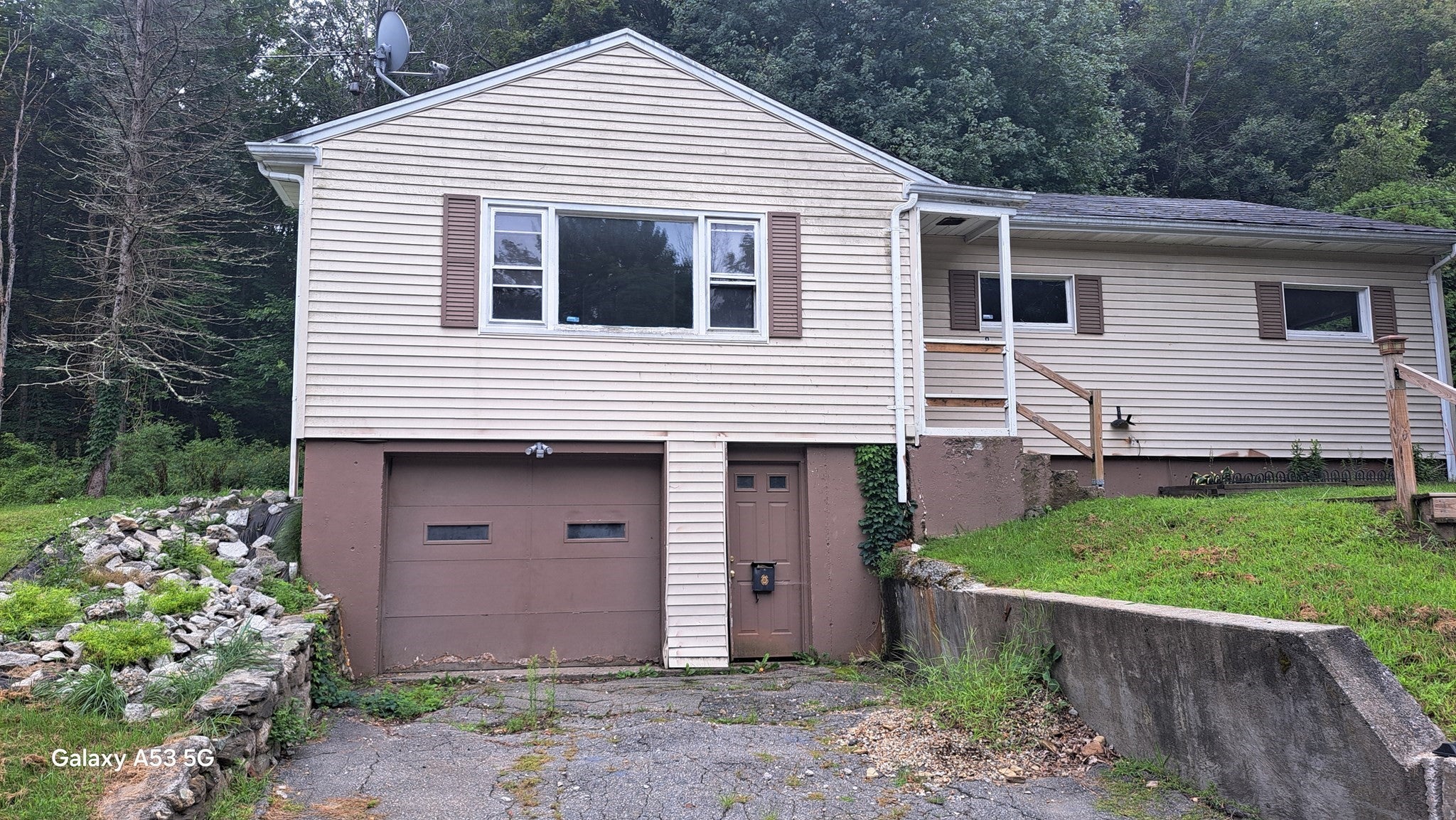 8 Athens St 0