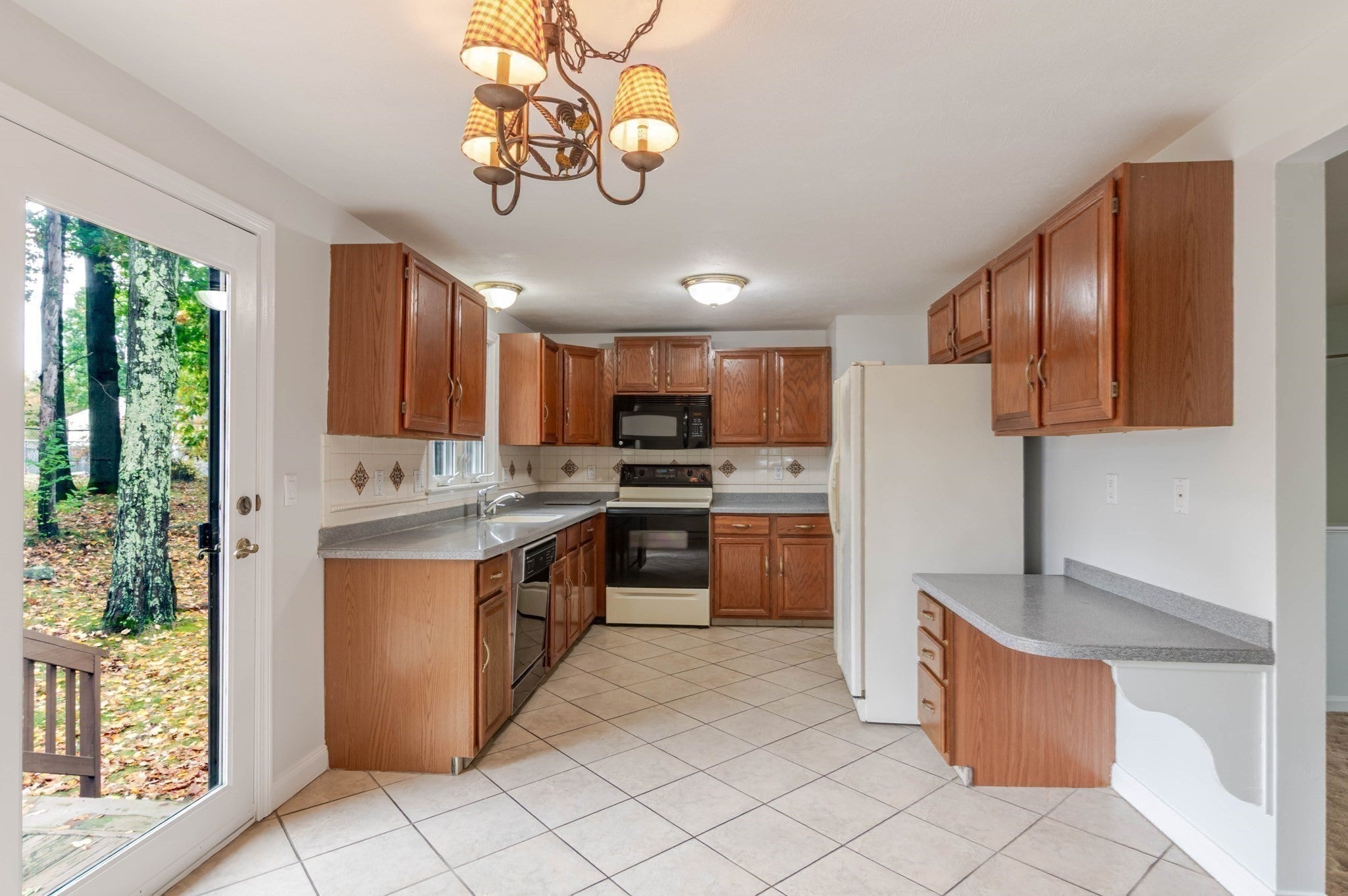 12 Amy Ave, Leominster, MA, 12 Amy Ave, Leominster, MA Photo #6