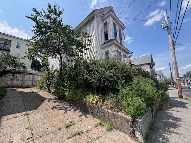 Photo of 41 Mount Vernon St, Lowell, MA