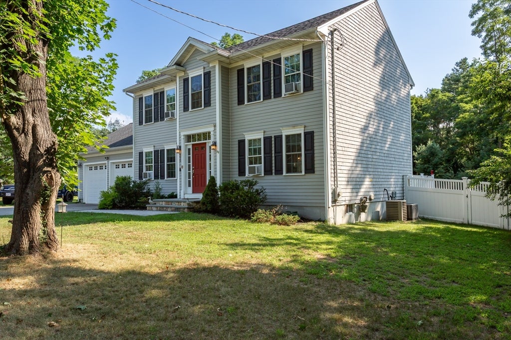 590 Front St