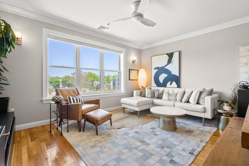 156 Green St 301