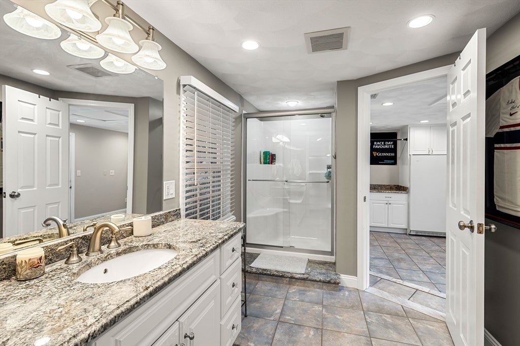 9 Anna Dr, Danvers, MA Photo #35