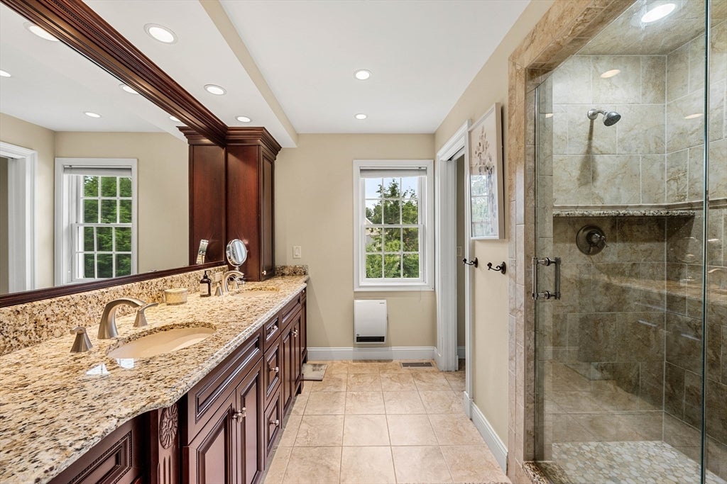 9 Anna Dr, Danvers, MA Photo #19