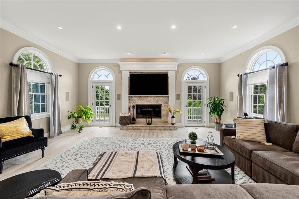 9 Anna Dr, Danvers, MA Photo #12