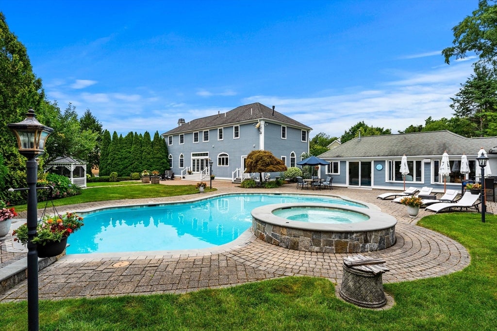 9 Anna Dr, Danvers, MA Photo #7