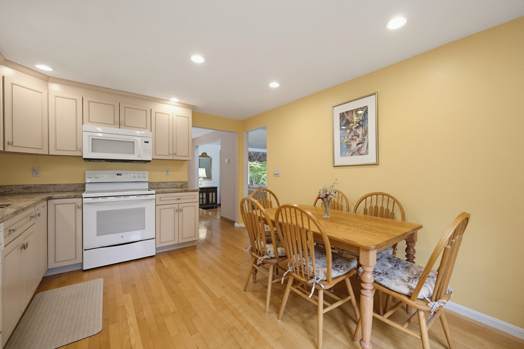 14 Shoreline Dr