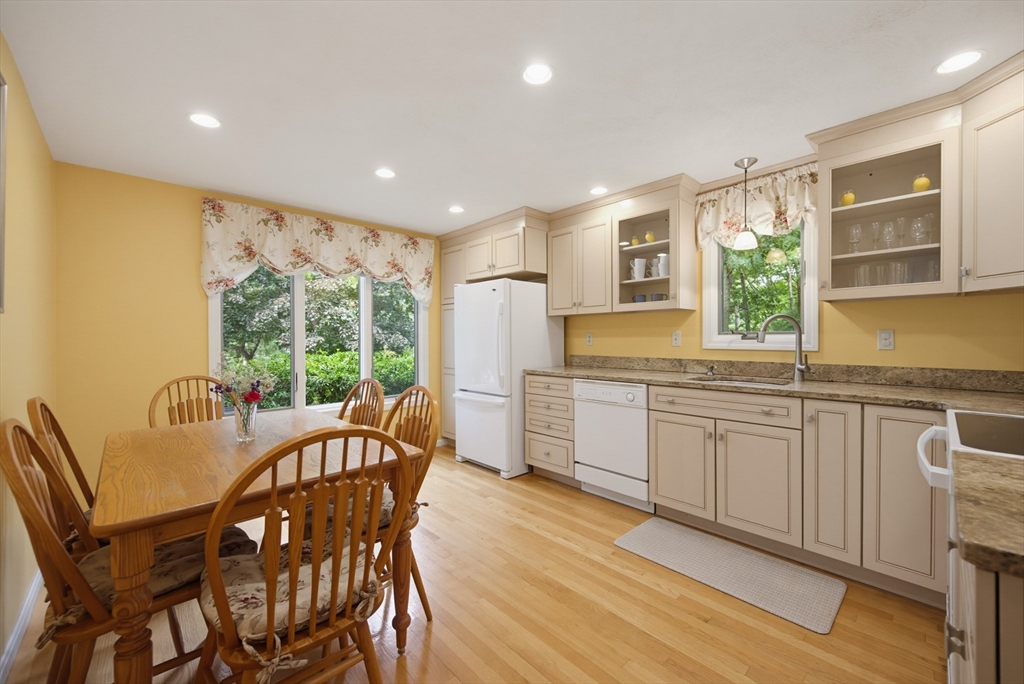 14 Shoreline Dr