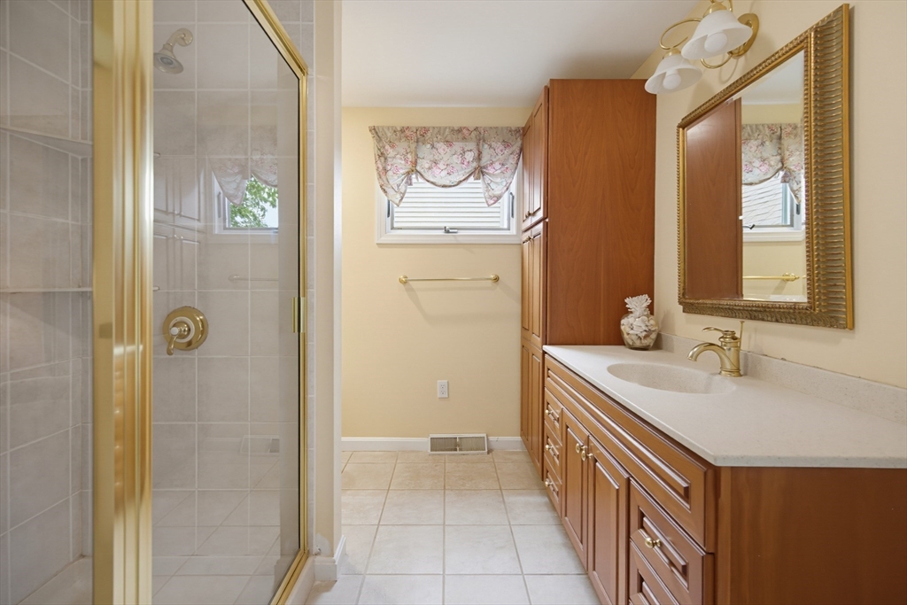 14 Shoreline Dr, Foxboro, MA, 14 Shoreline Dr, Foxboro, MA Photo #32