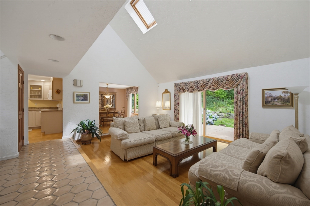 14 Shoreline Dr, Foxboro, MA, 14 Shoreline Dr, Foxboro, MA Photo #10
