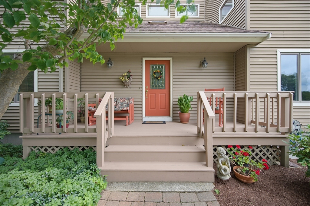 14 Shoreline Dr