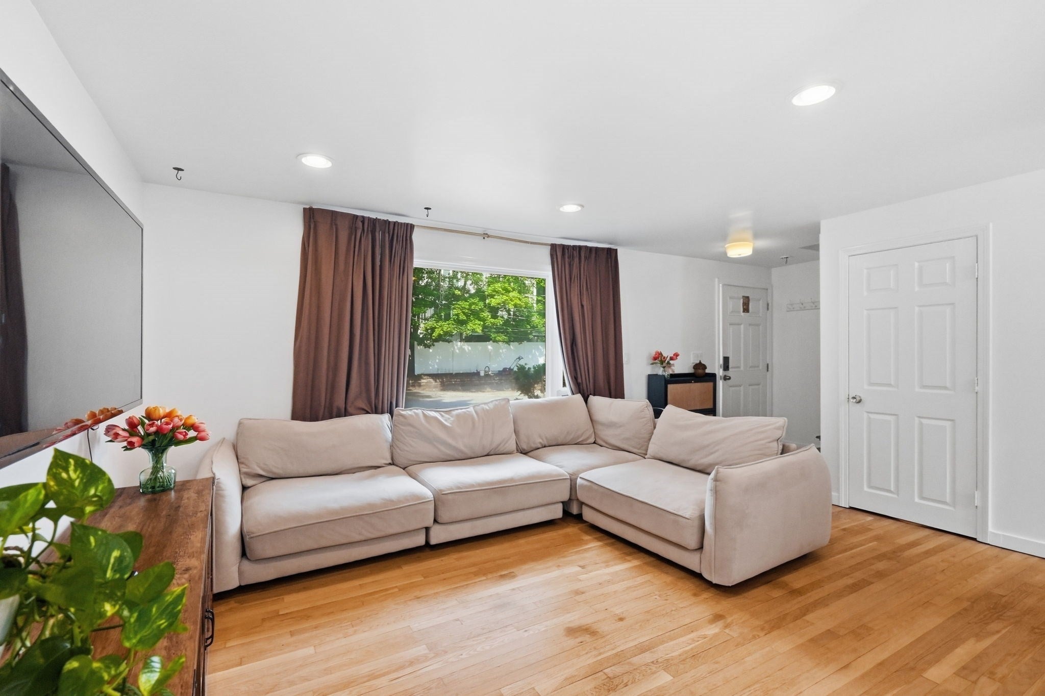 5 Glen St