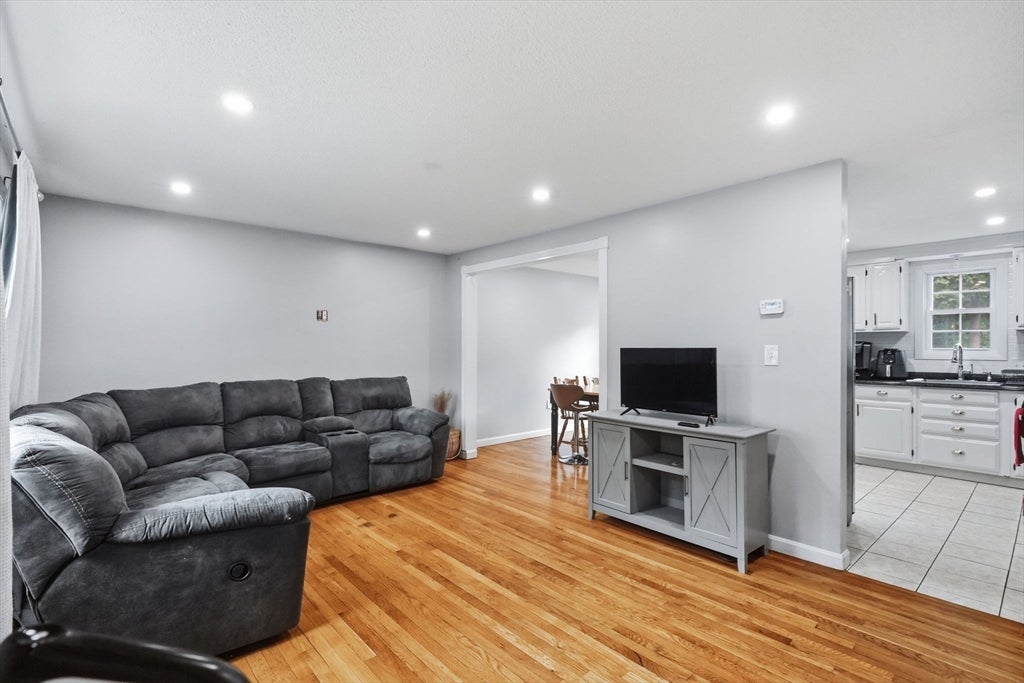 5 Glen St, Framingham, MA, 5 Glen St, Framingham, MA Photo #17